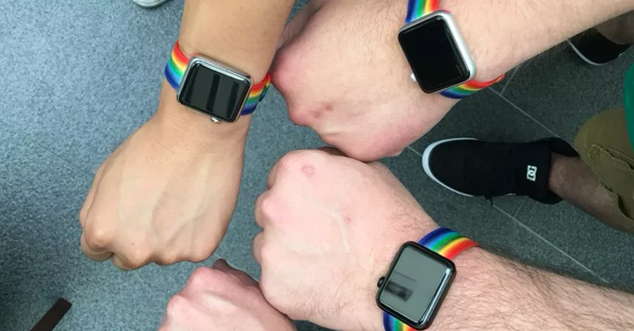 Apple produziert Regenbogen-Armband