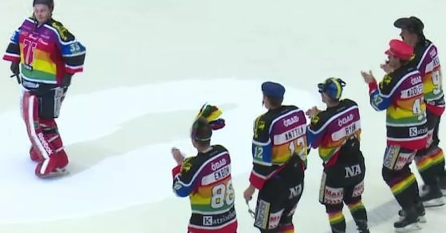 Schwedisches Eishockey-Team tanzt zu YMCA