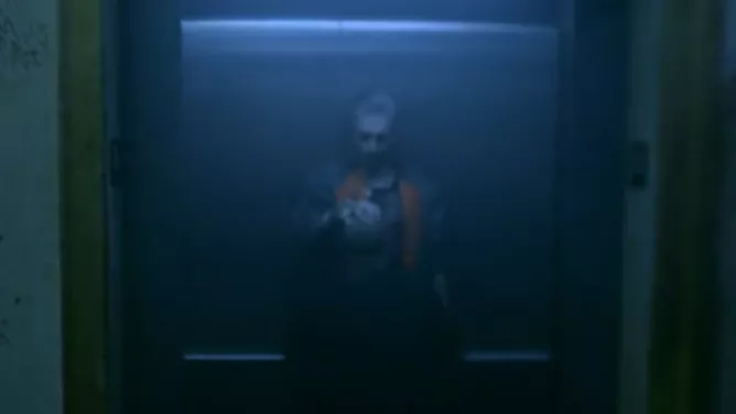 Blowjob im Fahrstuhl. Screenshot aus dem Musikvideo.