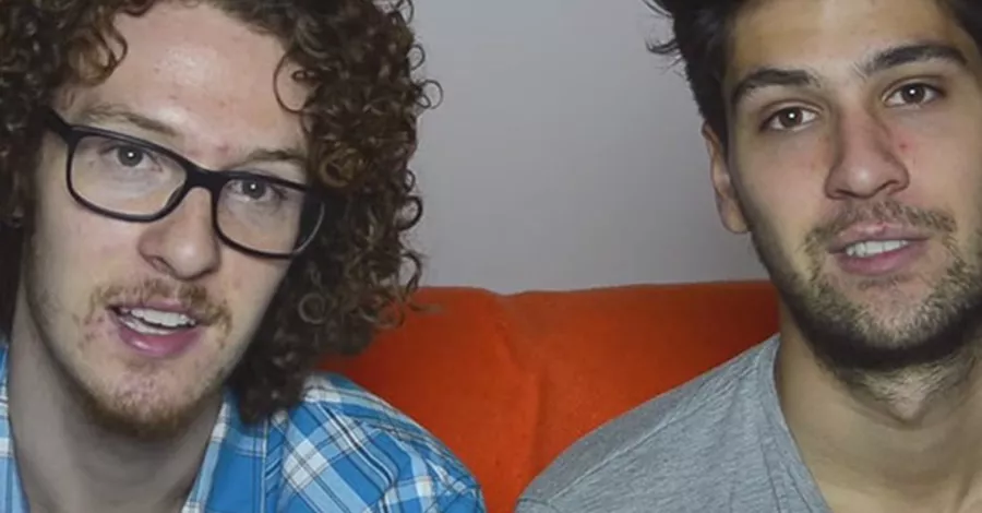 Zwillinge outen sich bei ihren Eltern auf YouTube
