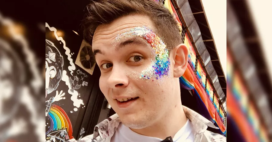 Mit Glitter-Bombe: Junger Brite wehrt sich gegen homophobe Beschimpfung