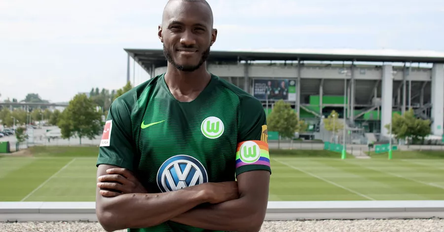 VfL Wolfsburg: Mit Regenbogen-Kapitänsbinde aufs Spielfeld