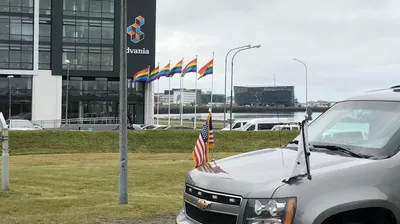 Island trollt US-Vizepräsident Mike Pence mit Regenbogenflaggen