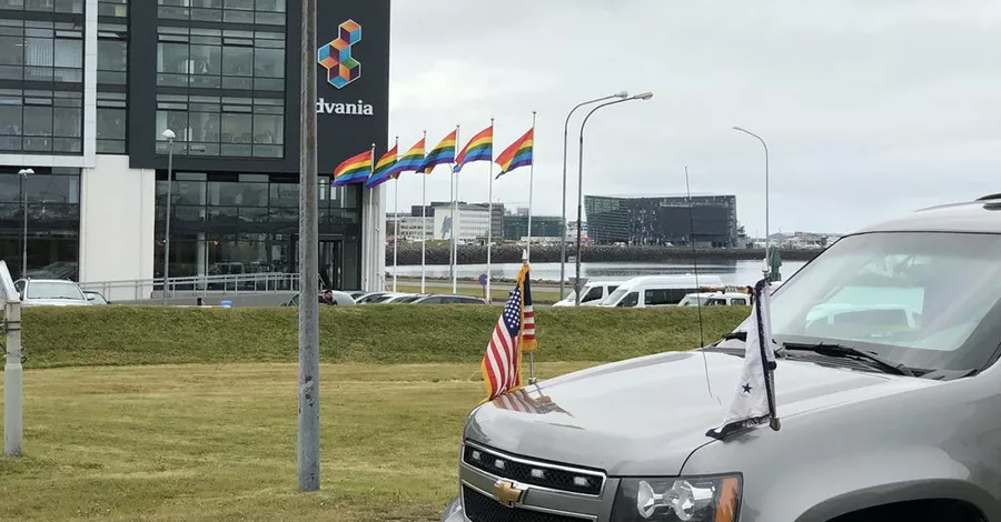 Island trollt US-Vizepräsident Mike Pence mit Regenbogenflaggen