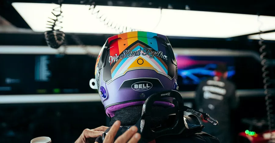 Katar: Lewis Hamilton trägt Pride-Helm