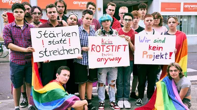 Stadt Köln setzt Rotstift bei queeren Jugendlichen an – sie protestieren dagegen