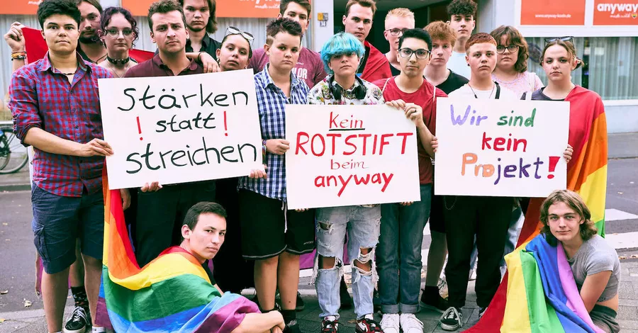 Stadt Köln setzt Rotstift bei queeren Jugendlichen an – sie protestieren dagegen